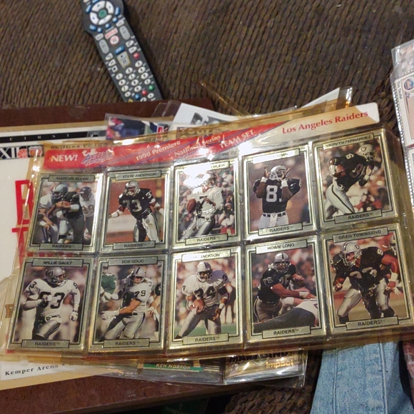 Los Angeles Raiders NFL football 1990 premiere National series team card set - Picture 5 of 6